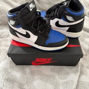 Nike Black and White Sneakers